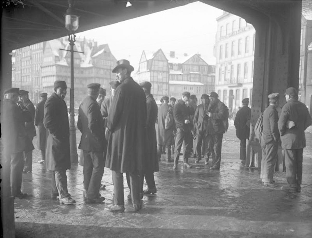 Trabajadores desempleados en Hamburgo durante la Gran Depresión en Alemania en la década de 1930