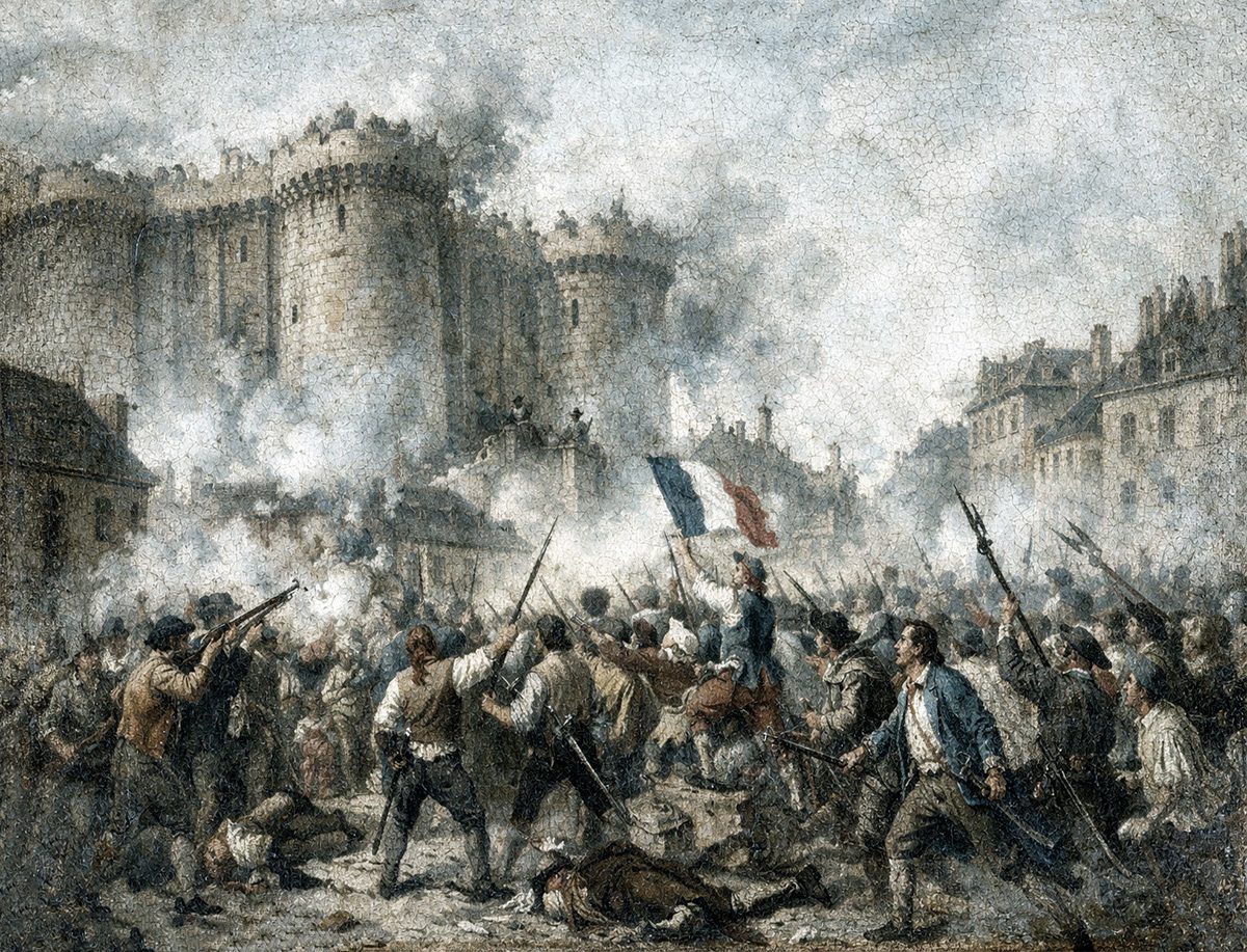 Multitud parisina armada frente a la Bastilla durante la Revolución Francesa, con humo, bandera francesa y combate urbano en 1789